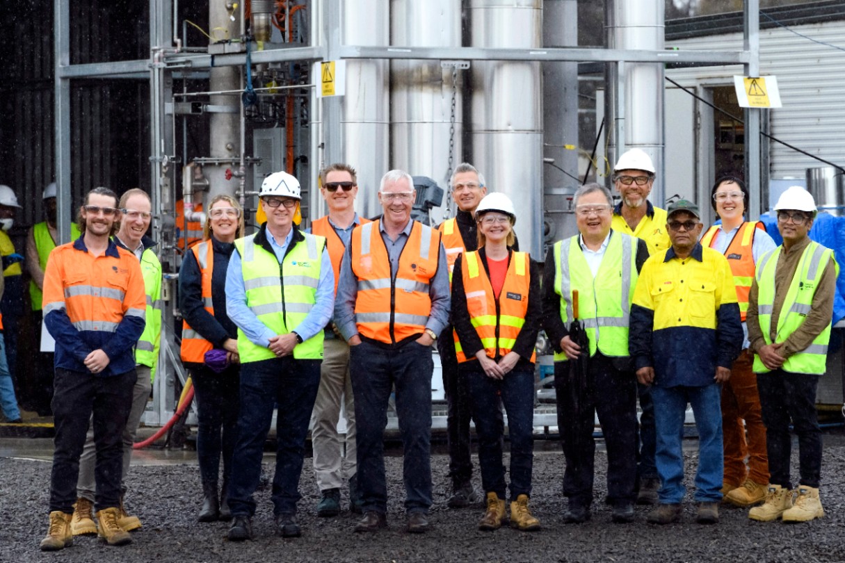 South East Water has teamed up again with RMIT University, Intelligent Water Networks, Greater Western Water and Barwon Water to progress trials of an innovative pyrolysis technology (PYROCO) as part of the second phase of a $1 million Biosolids to Biochar project. 