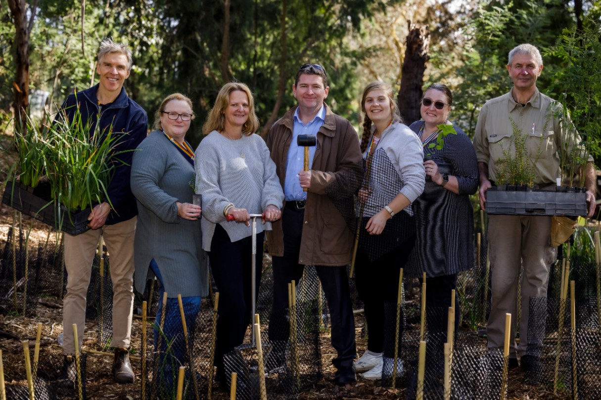 This National Tree Day (30 July), South East Water celebrates the protection of Ray Canobie Reserve and Henty Lilyponds in Pakenham, thanks to the revitalisation efforts of Western Port Catchment Landcare Network and several community partners.