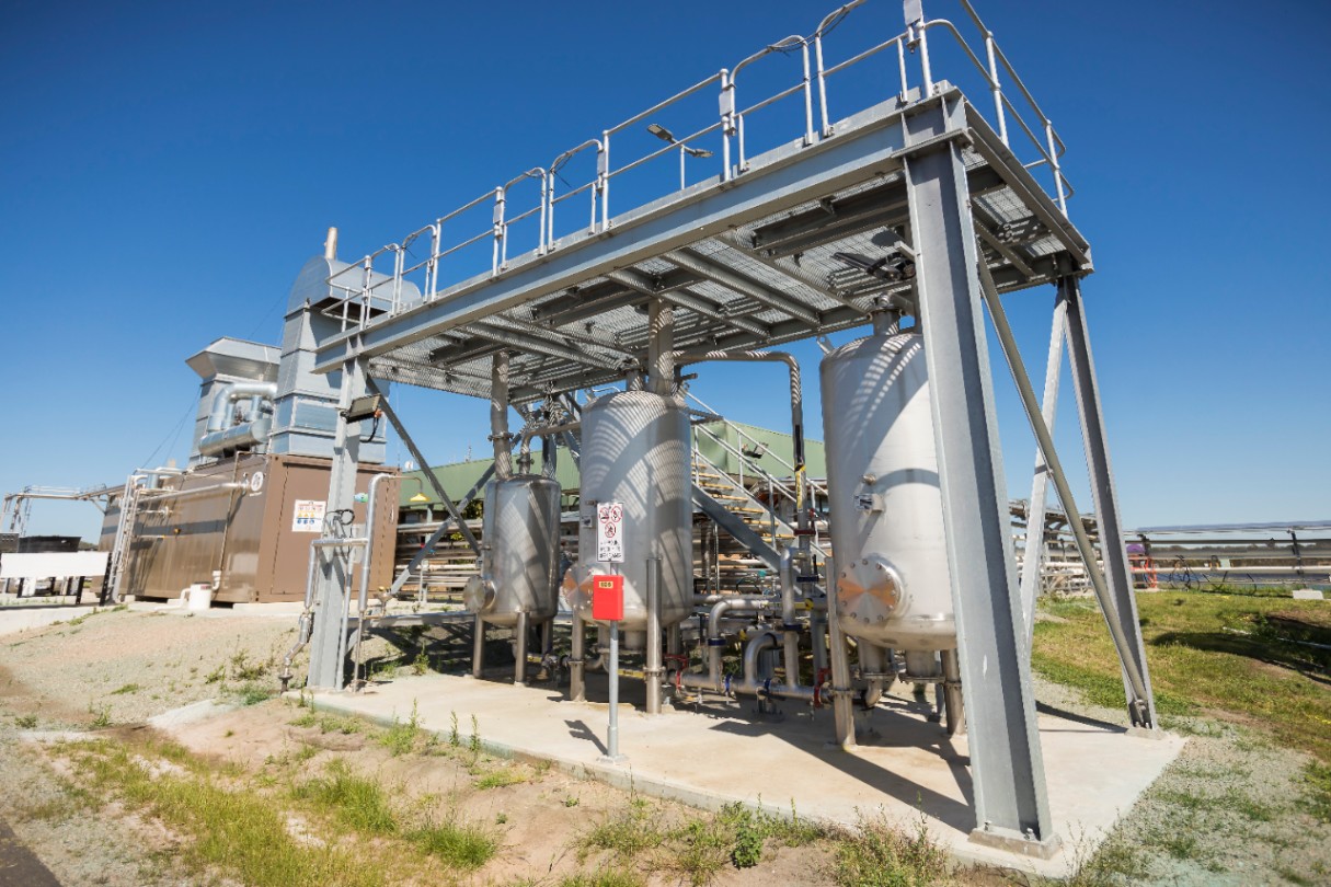 Boneo Water Recycling Plant’s Biogas-driven Combined Heat and Power (CHP), reduces reliance on grid electricity by 30 – 40%.