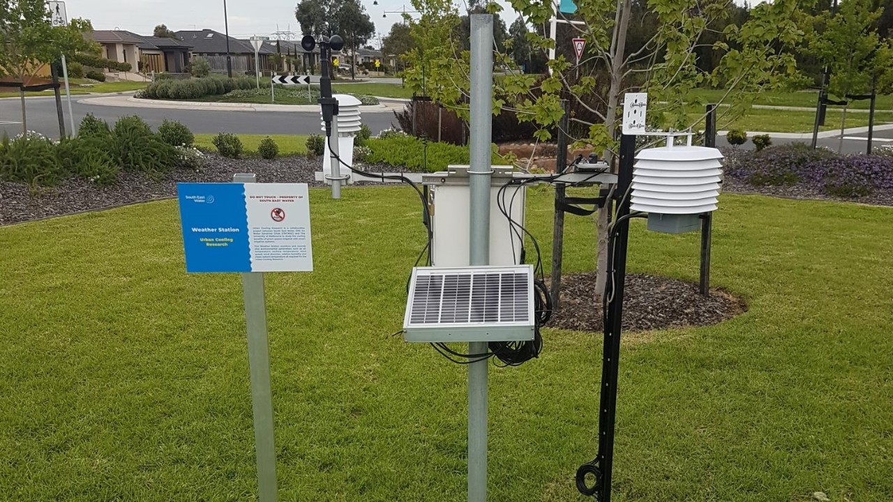 An image of the climate station setup at the Aquarevo house.