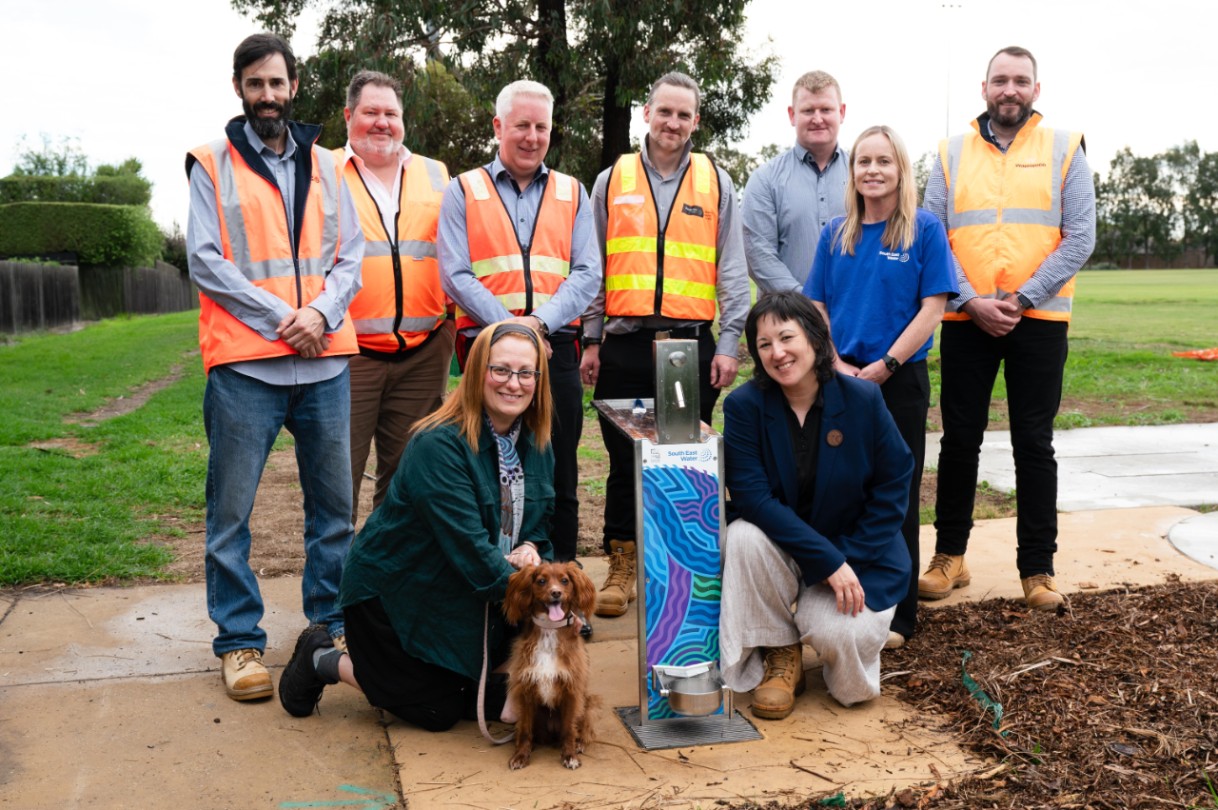 South East Water staff and Glen Eira Council Mayor Cr. Simone Zmood, test out the new water fountain at McKinnon Reserve. This fountain is a result of the Elster Creek Sewerage Capacity Upgrade at McKinnon Reserve. The fountain,located in an  off leash dog park, is situated in a location for park users and general public to enjoy.